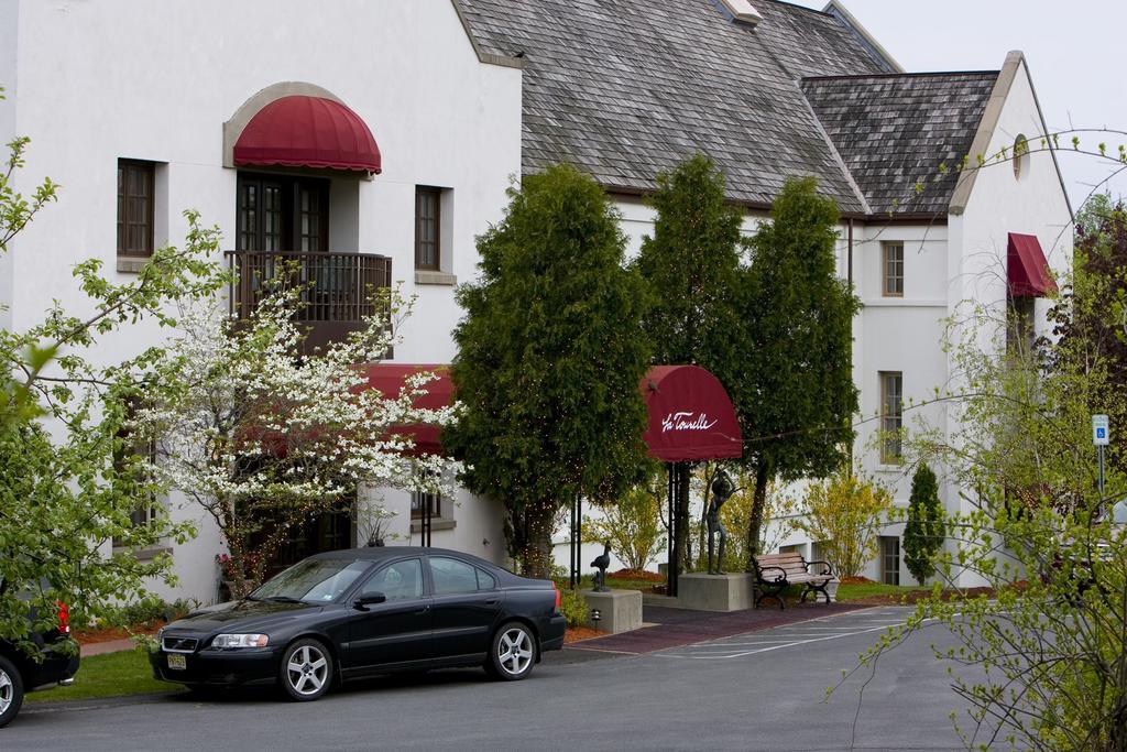 La Tourelle Hotel & Spa Ithaca Exterior photo